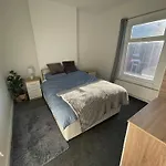 Spacious 4-Bedroom House In Manchester